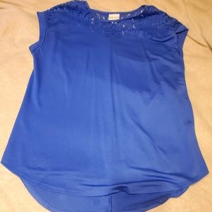 Sleeveless blouse